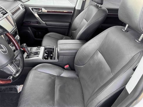 Used 2017 Lexus GX 460 image 15
