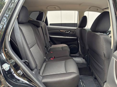 Used 2019 Nissan Rogue SV w/ Premium Package FWD image 38