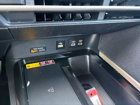 Used 2025 Toyota Camry LE image 27