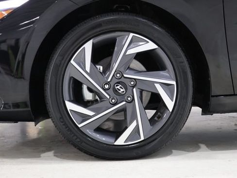 Used 2025 Hyundai Elantra Sport FWD image 11