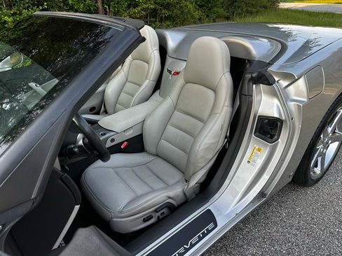 Used 2006 Chevrolet Corvette Coupe w/ Preferred Equipment Group RWD image 18