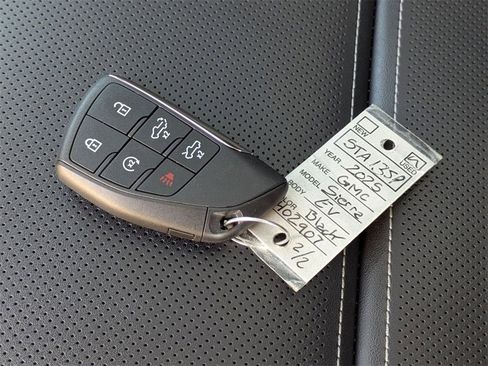 Used 2025 GMC Sierra EV Denali image 32