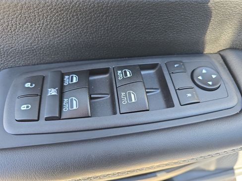 New 2026 Chrysler Pacifica Select image 30