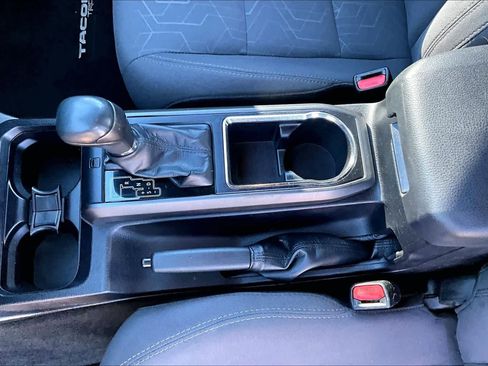 Used 2018 Toyota Tacoma TRD Off-Road image 15