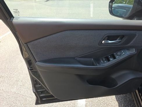 Used 2022 Nissan Rogue SV FWD image 11