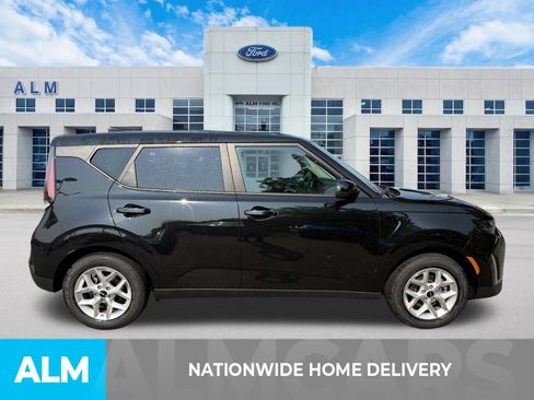 Used 2025 Kia Soul LX w/ LX Technology Package FWD image 4