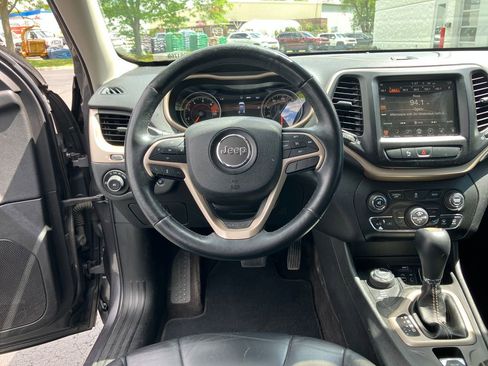 Used 2018 Jeep Cherokee Limited w/ High Altitude Package AWD/4WD image 15