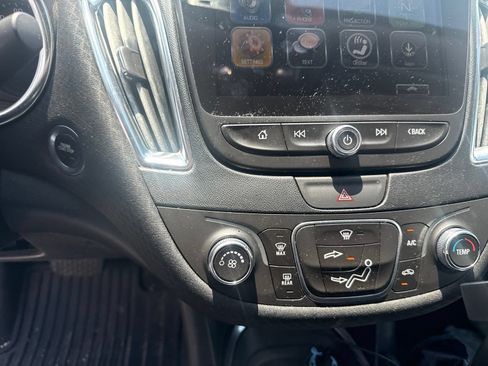 Used 2018 Chevrolet Malibu LT FWD image 14