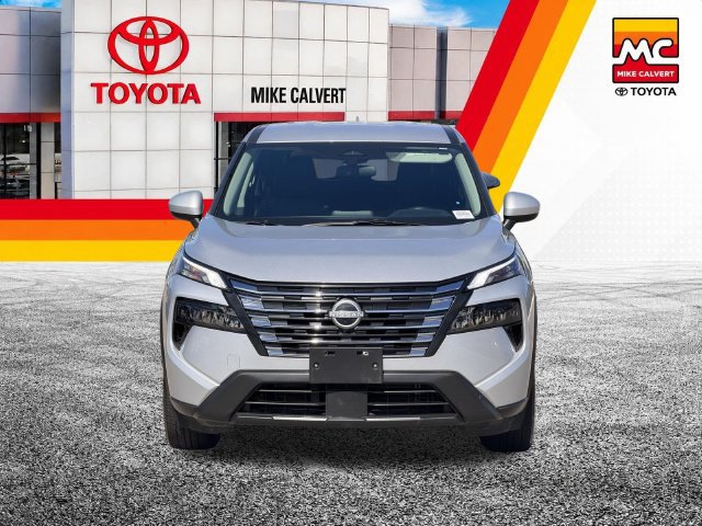 Used 2025 Nissan Rogue SV AWD/4WD image 3