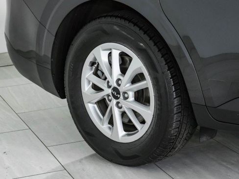 Used 2023 Kia Carnival LX FWD image 57