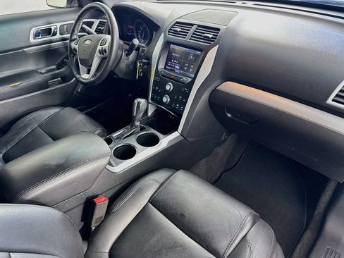 Used 2013 Ford Explorer XLT FWD image 35