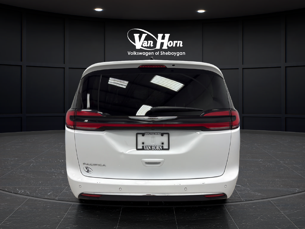 Used 2024 Chrysler Pacifica Touring-L FWD image 6