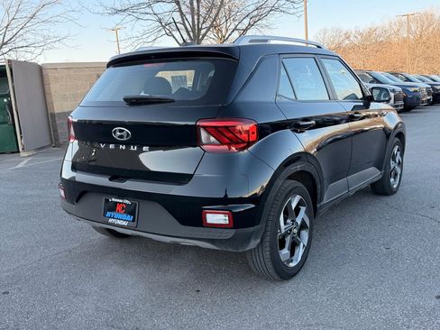 Used 2024 Hyundai Venue SEL image 5