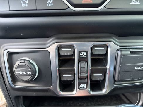 Used 2023 Jeep Gladiator Sport image 15