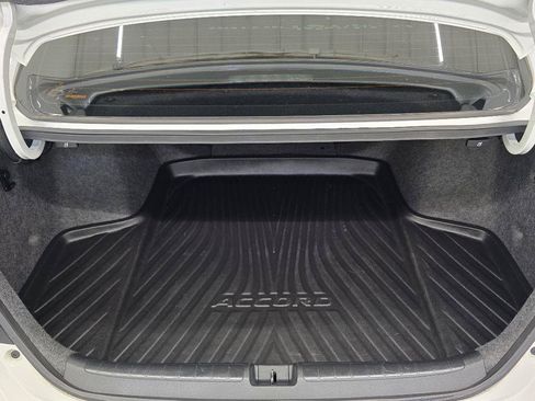 Used 2018 Honda Accord Touring image 23