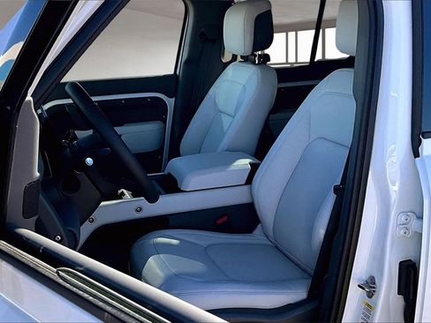 New 2026 Land Rover Defender 110 X-Dynamic SE image 9