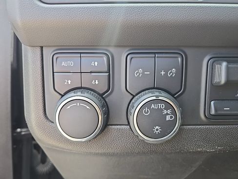Used 2021 Chevrolet Tahoe Z71 w/ Z71 Signature Package AWD/4WD image 7