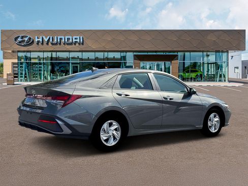 New 2026 Hyundai Elantra SE FWD image 8
