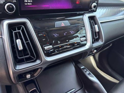 Used 2023 Kia Sorento S image 12