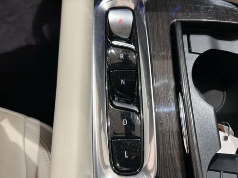Used 2024 Buick Enclave Essence FWD image 14