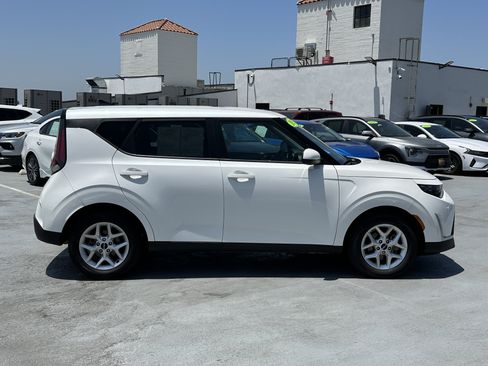 Certified 2023 Kia Soul LX w/ LX Technology Package FWD image 9