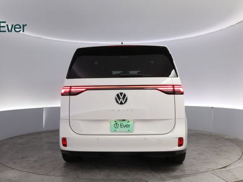 Used 2025 Volkswagen ID. Buzz Pro S RWD image 15