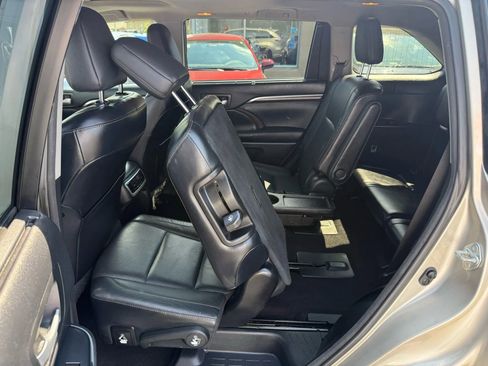 Used 2015 Toyota Highlander Limited image 18
