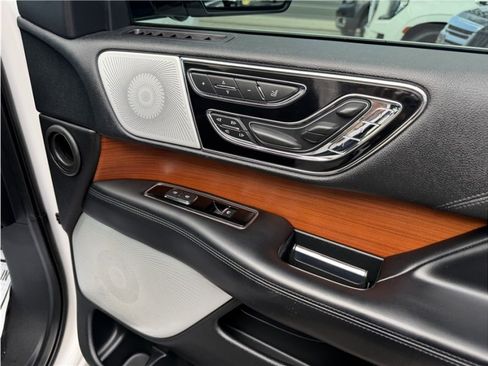 Used 2019 Lincoln Navigator Reserve w/ Cargo Package AWD/4WD image 36