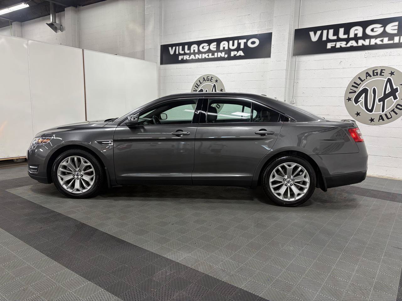 Used 2019 Ford Taurus Limited AWD/4WD image 6