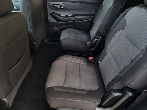 Used 2023 Chevrolet Traverse LT image 29