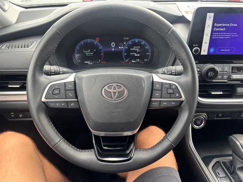 Used 2025 Toyota Grand Highlander AWD image 18