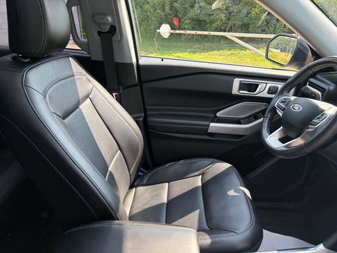 Used 2023 Ford Explorer Limited w/ Limited Technology Package AWD/4WD image 39