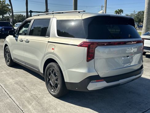 New 2026 Kia Carnival EX FWD image 9