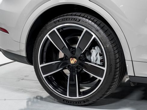 Used 2022 Porsche Cayenne Turbo AWD/4WD image 53