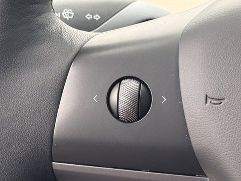 Used 2023 Tesla Model Y Long Range image 23