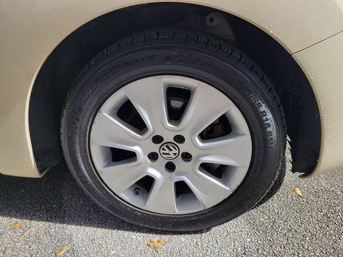 Used 2008 Volkswagen Beetle S FWD image 13