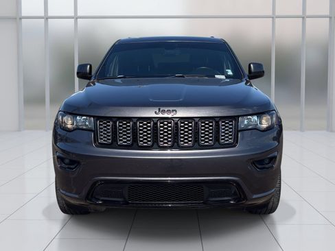 Used 2019 Jeep Grand Cherokee Altitude AWD/4WD image 9