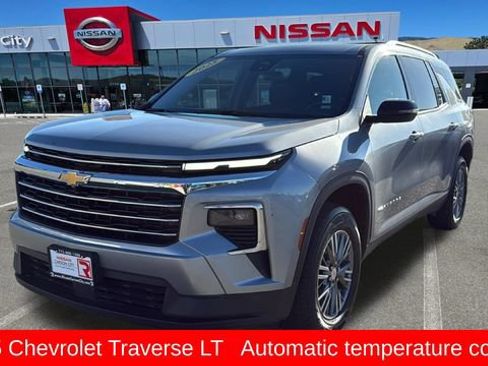 Used 2025 Chevrolet Traverse LT AWD/4WD image 7