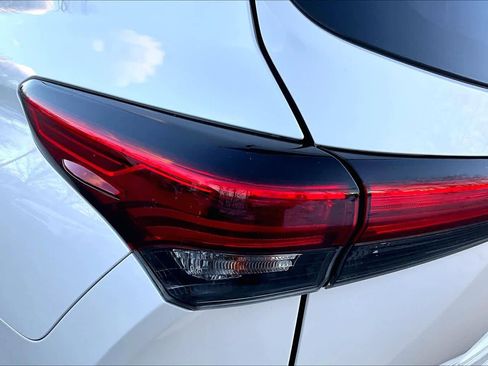 Used 2021 Toyota Highlander Platinum image 25