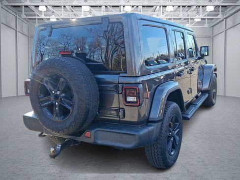 Used 2021 Jeep Wrangler Unlimited Sahara image 5