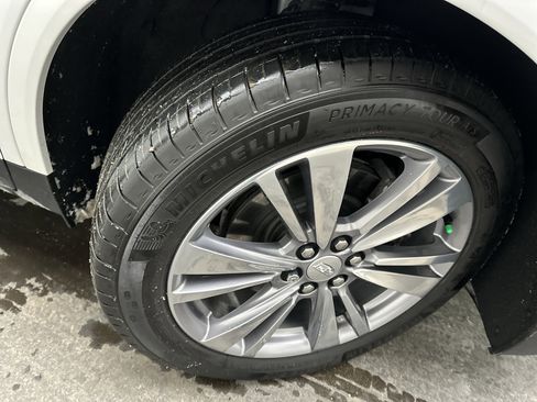 Used 2025 Cadillac XT5 Premium Luxury image 11