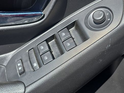 Used 2021 Chevrolet Trax LT w/ Midnight Edition AWD/4WD image 29