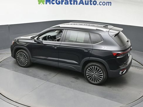 Used 2025 Volkswagen Taos SE FWD image 24