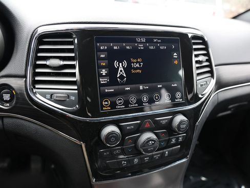 Used 2022 Jeep Grand Cherokee Limited image 25