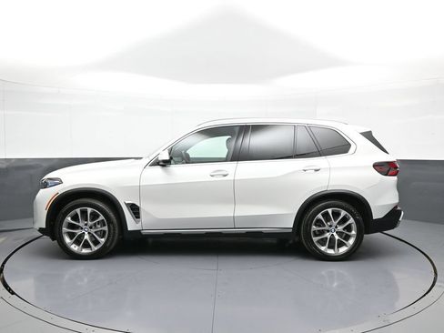 Used 2024 BMW X5 xDrive40i w/ Premium Package AWD/4WD image 9