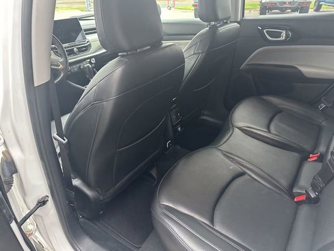 Used 2022 Jeep Compass Limited image 8