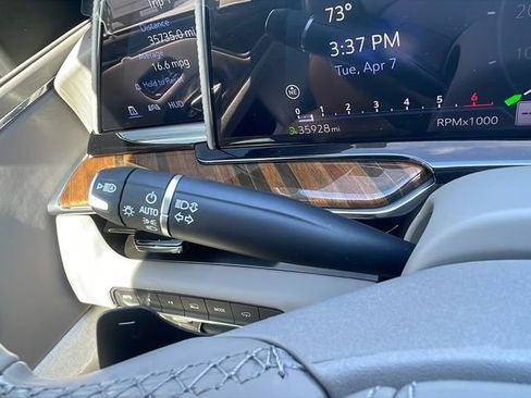 Used 2024 Cadillac Escalade ESV Premium Luxury Platinum image 23