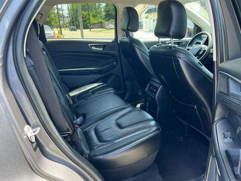 Used 2022 Ford Edge Titanium AWD/4WD image 28