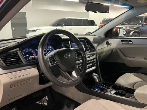Used 2018 Hyundai Sonata SE FWD image 12