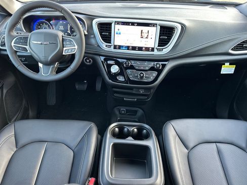 New 2026 Chrysler Pacifica Select image 10